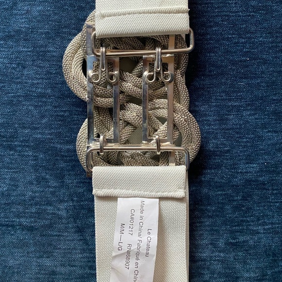 🍒 3 for $10 sale 🍒 ornate buckle mid waist belt - Picture 2 of 2